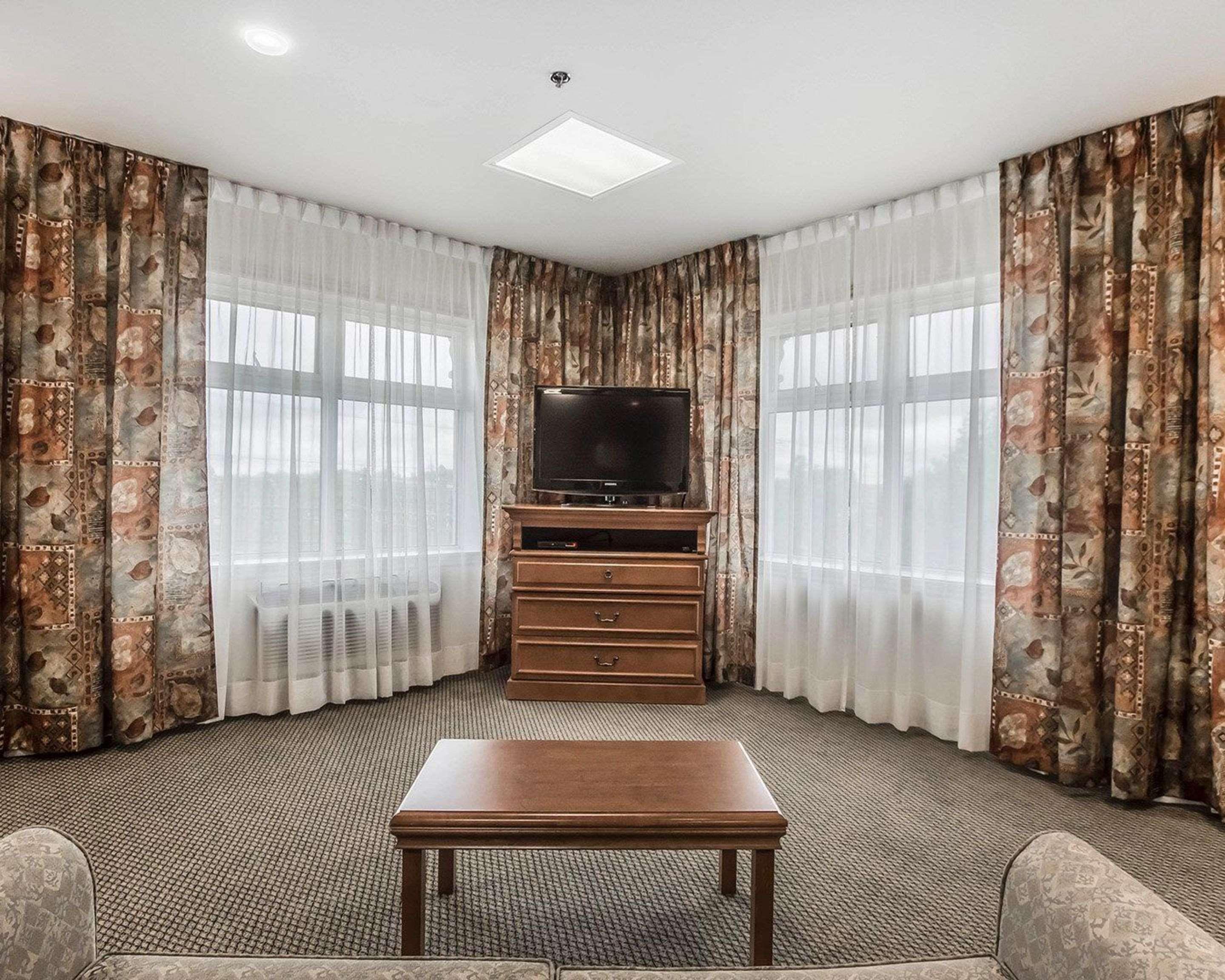 Quality Suites Дрюммондвилл Экстерьер фото