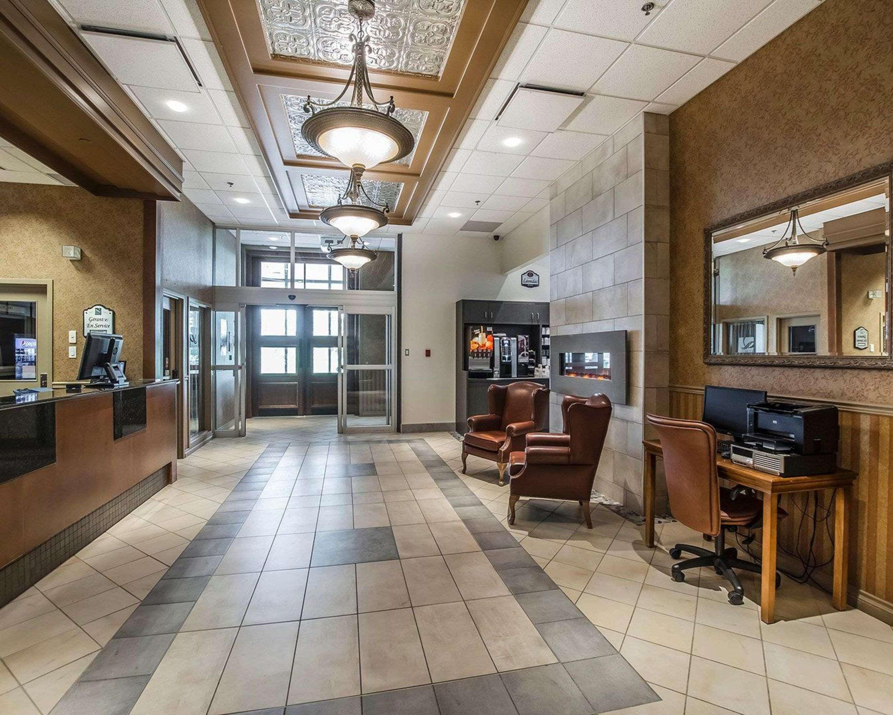 Quality Suites Дрюммондвилл Экстерьер фото