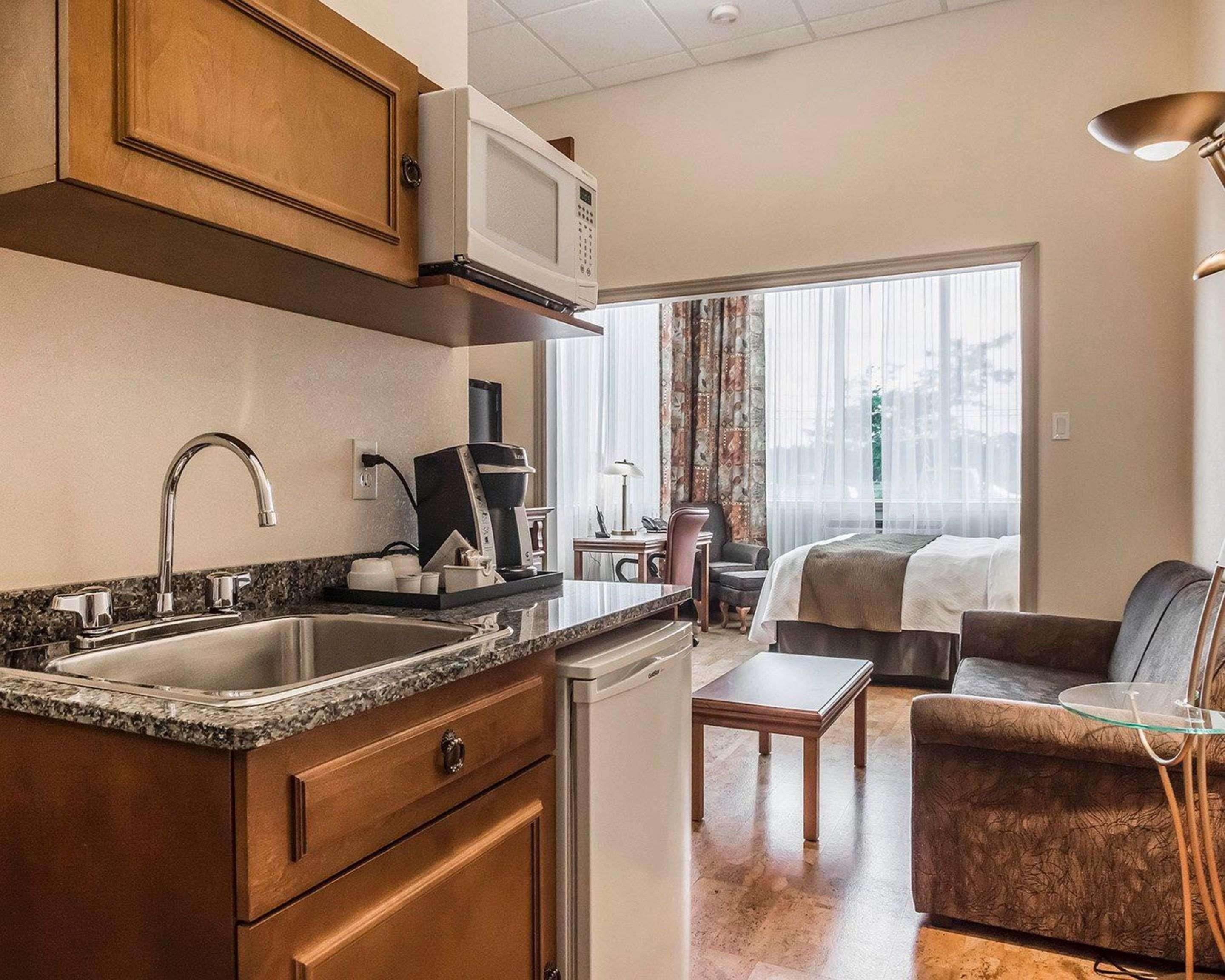 Quality Suites Дрюммондвилл Экстерьер фото