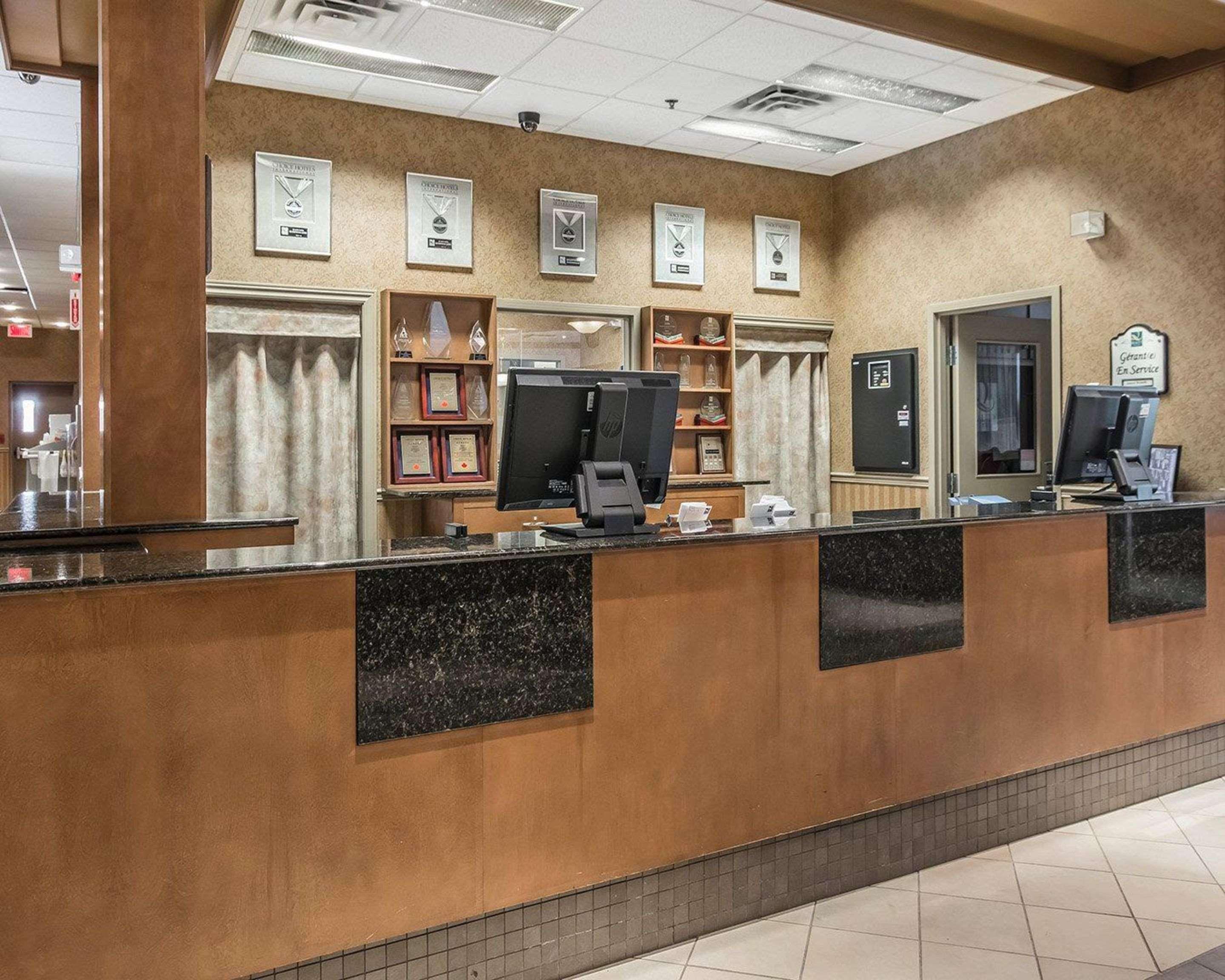 Quality Suites Дрюммондвилл Экстерьер фото