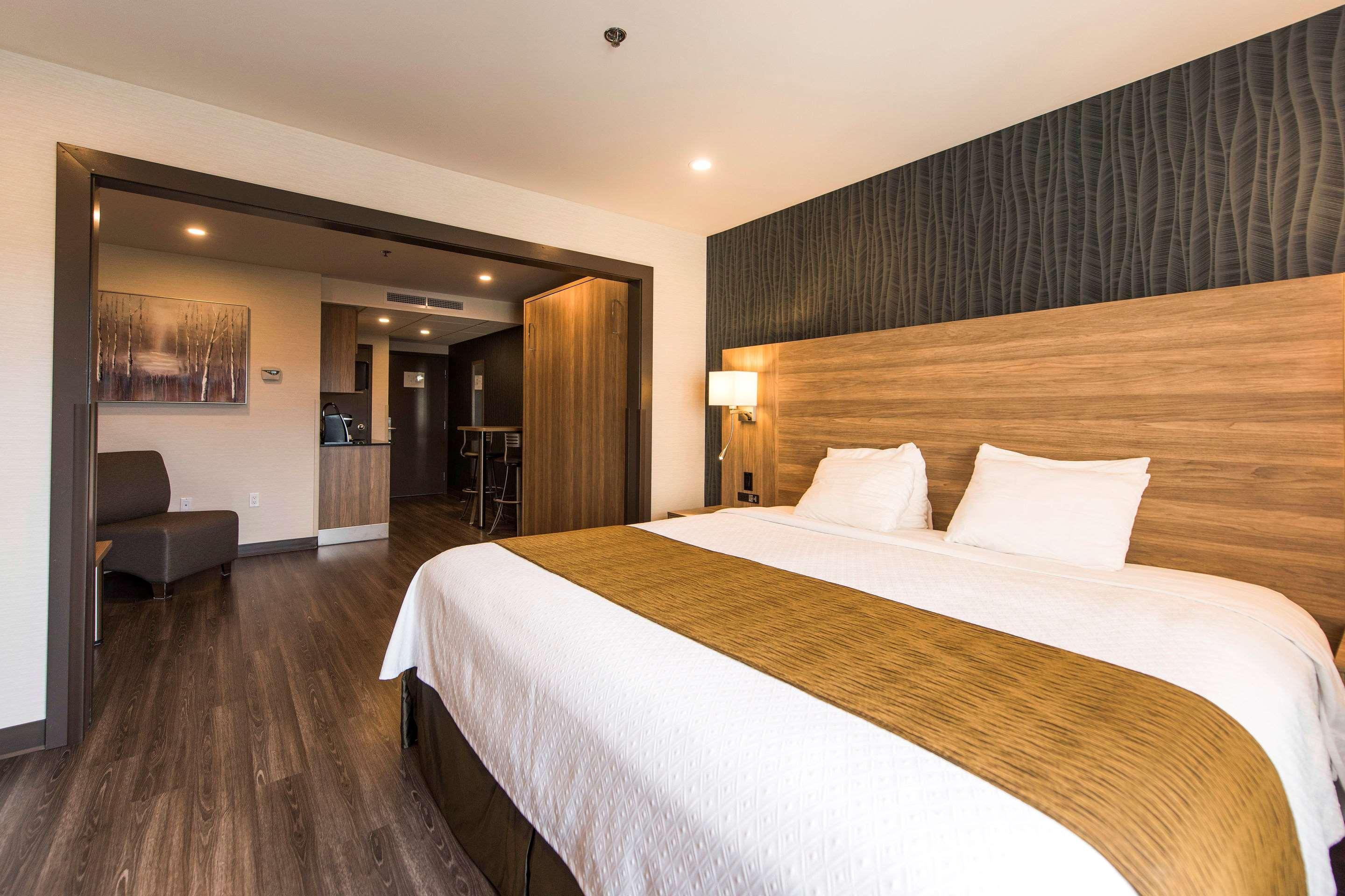 Quality Suites Дрюммондвилл Экстерьер фото