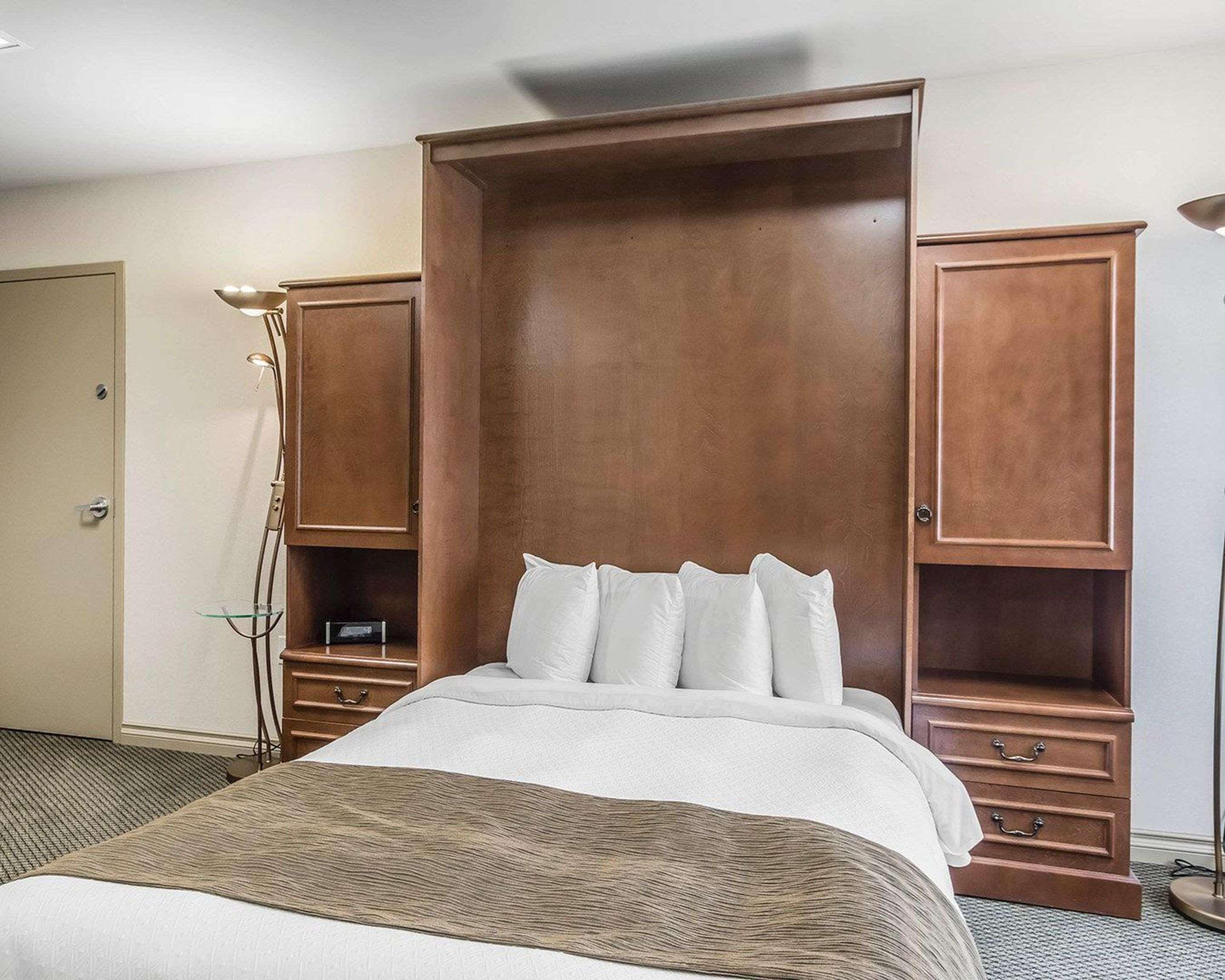 Quality Suites Дрюммондвилл Экстерьер фото