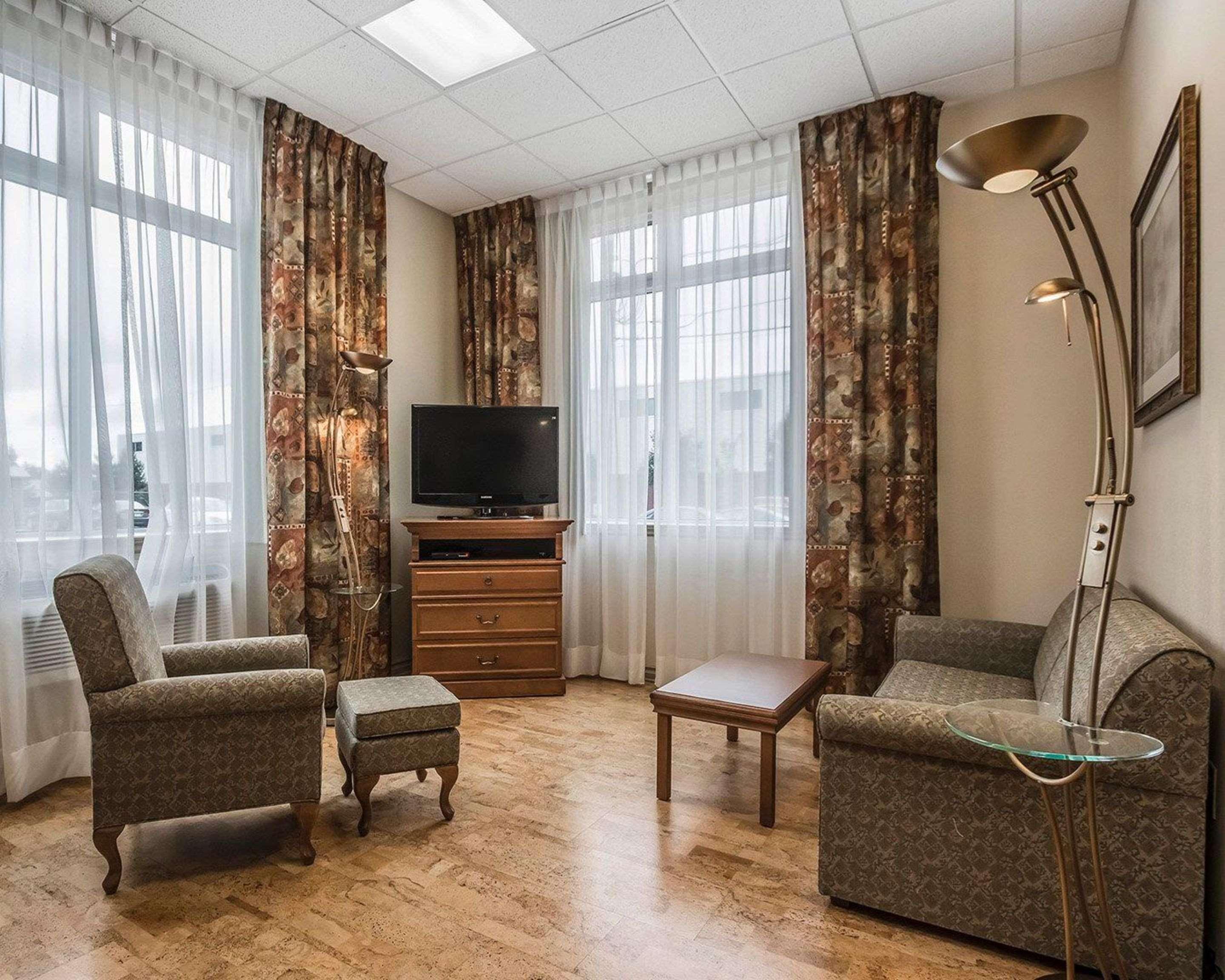 Quality Suites Дрюммондвилл Экстерьер фото