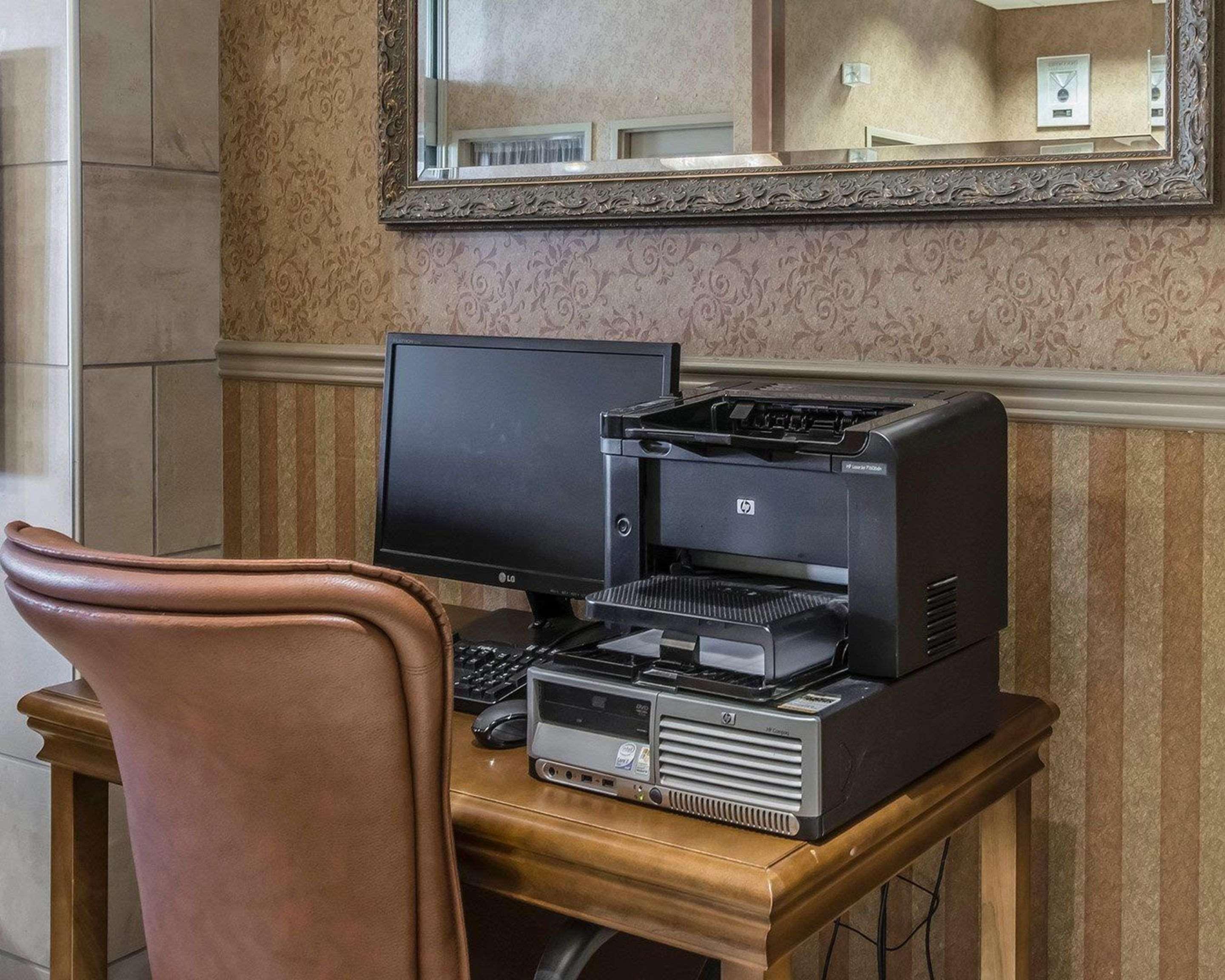 Quality Suites Дрюммондвилл Экстерьер фото