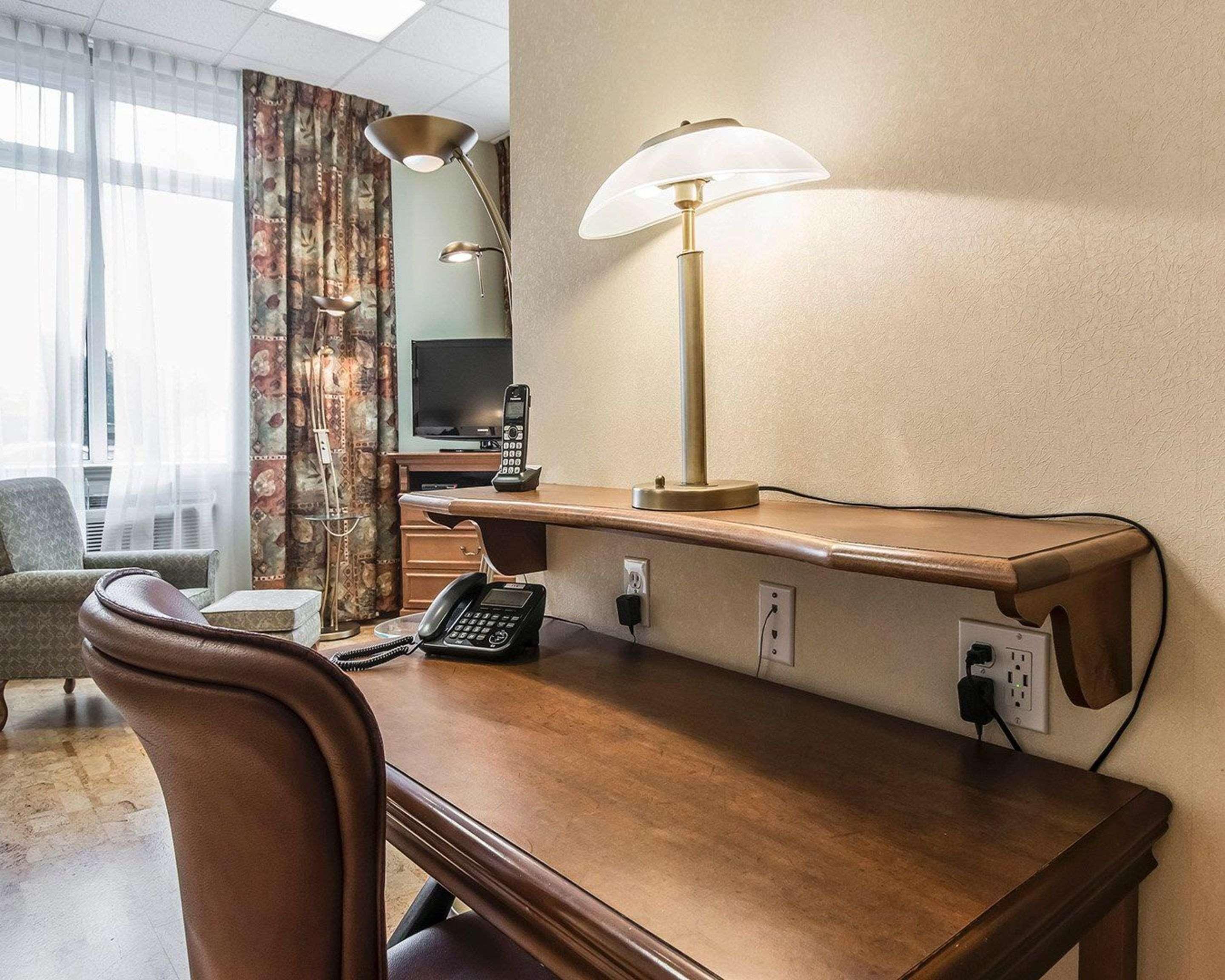 Quality Suites Дрюммондвилл Экстерьер фото