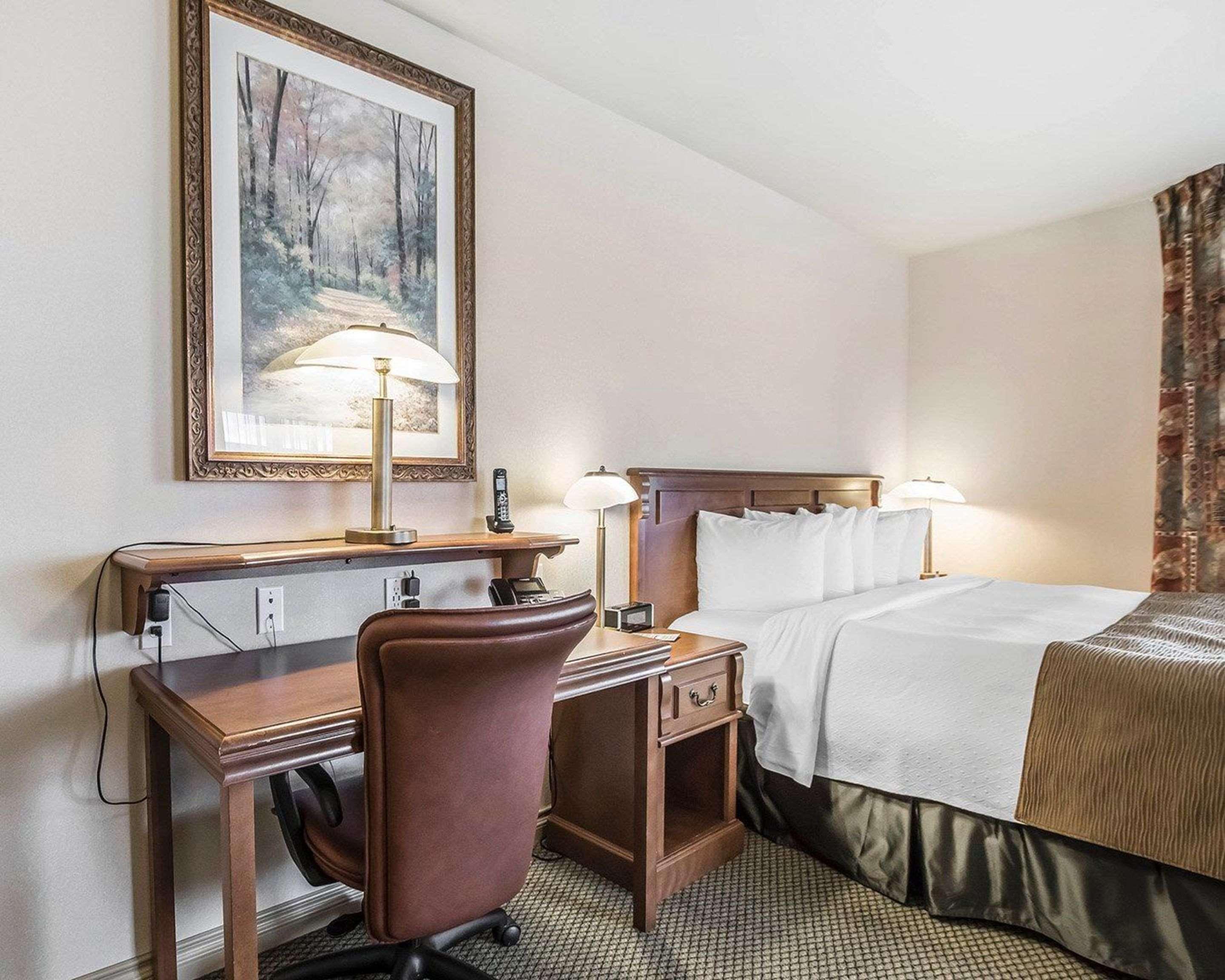 Quality Suites Дрюммондвилл Экстерьер фото