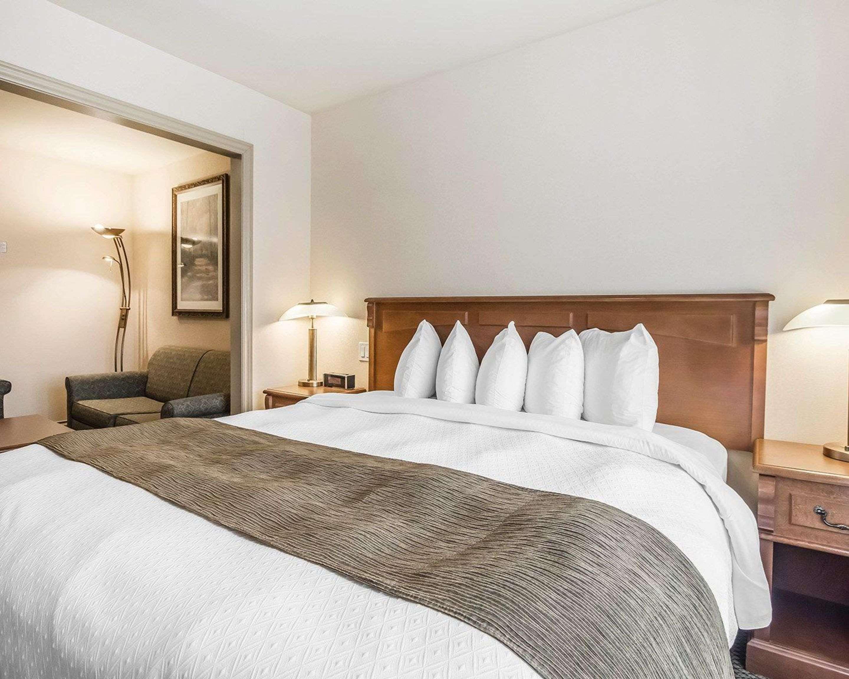 Quality Suites Дрюммондвилл Экстерьер фото