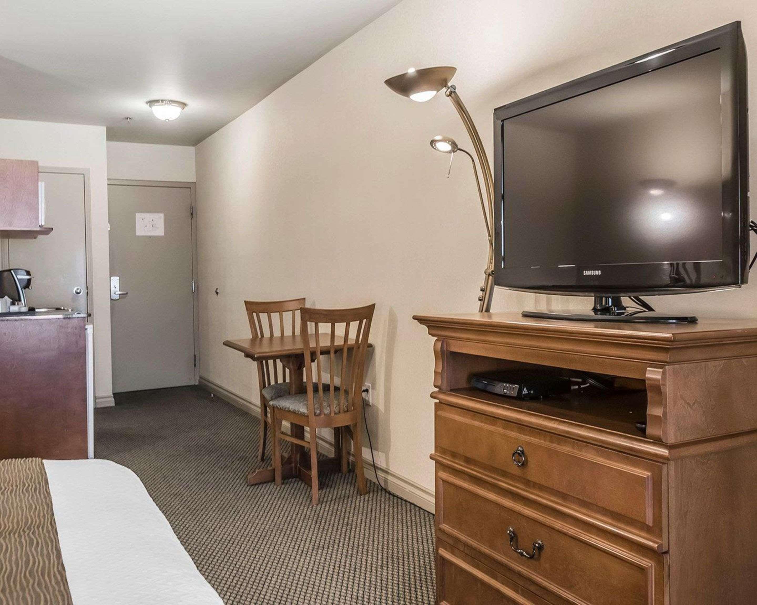 Quality Suites Дрюммондвилл Экстерьер фото