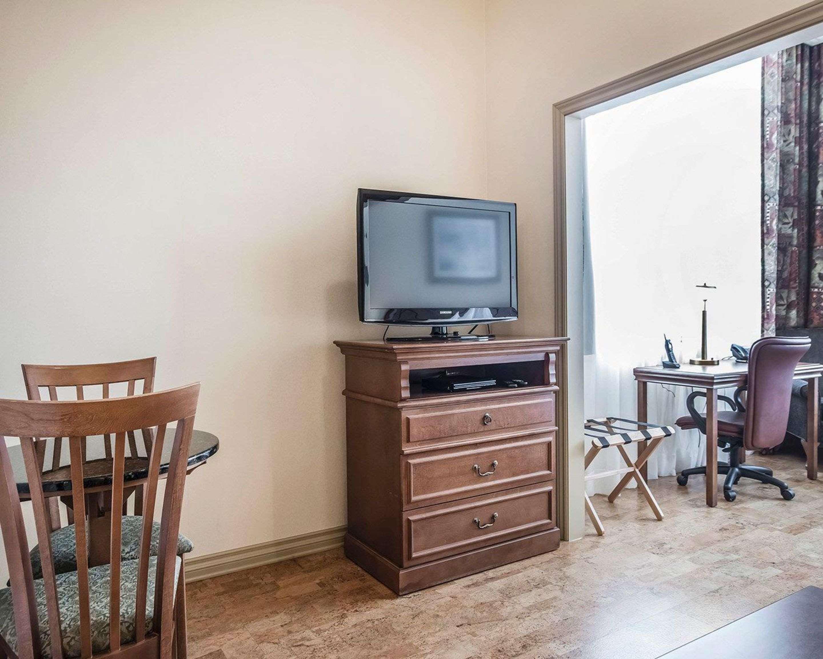 Quality Suites Дрюммондвилл Экстерьер фото