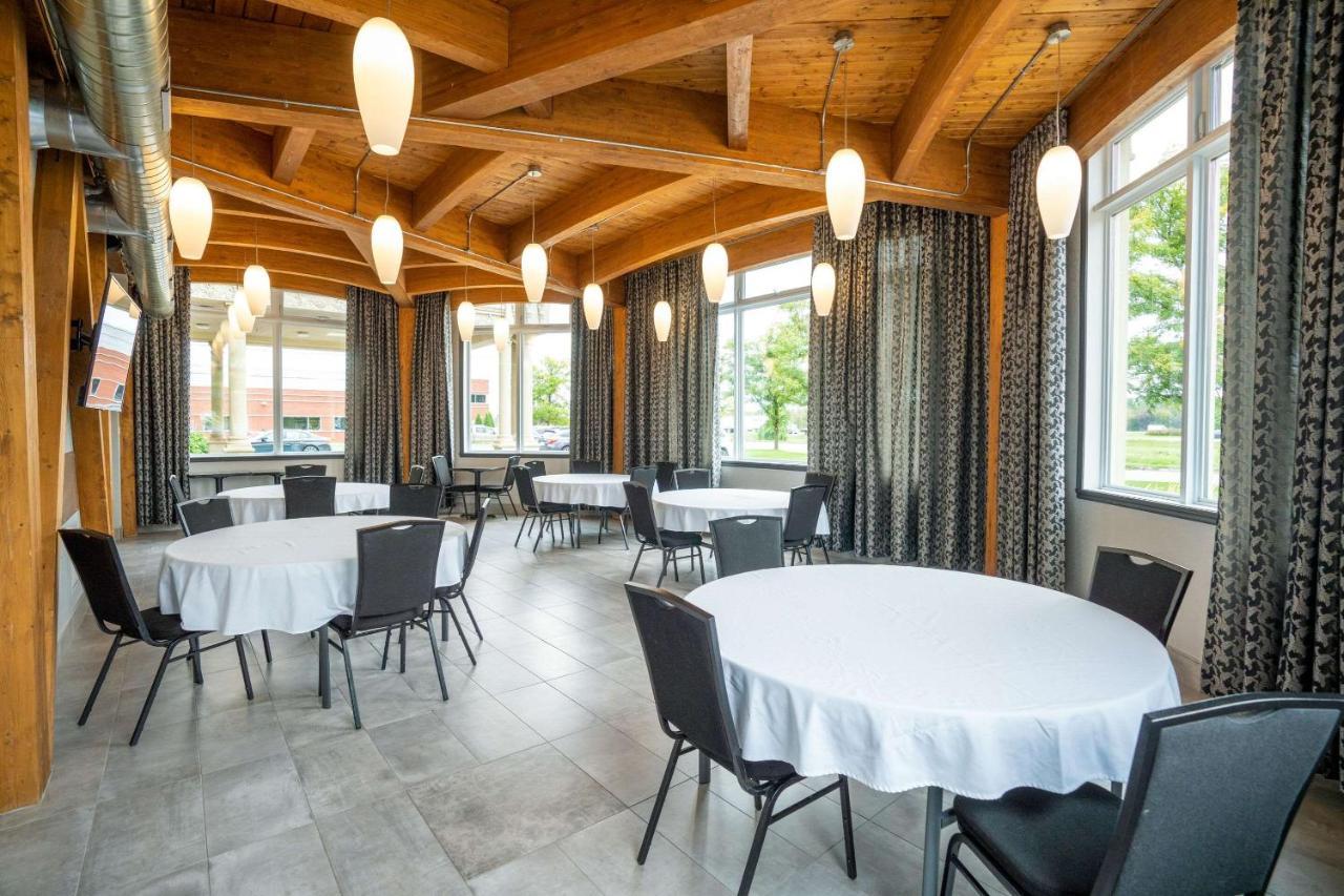 Quality Suites Дрюммондвилл Экстерьер фото